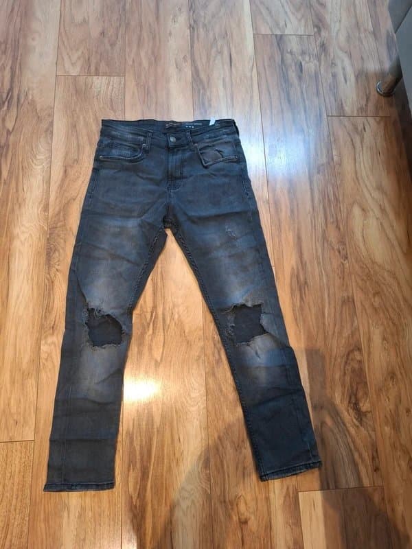 Bershka Bershka jeans with knee rips size 30