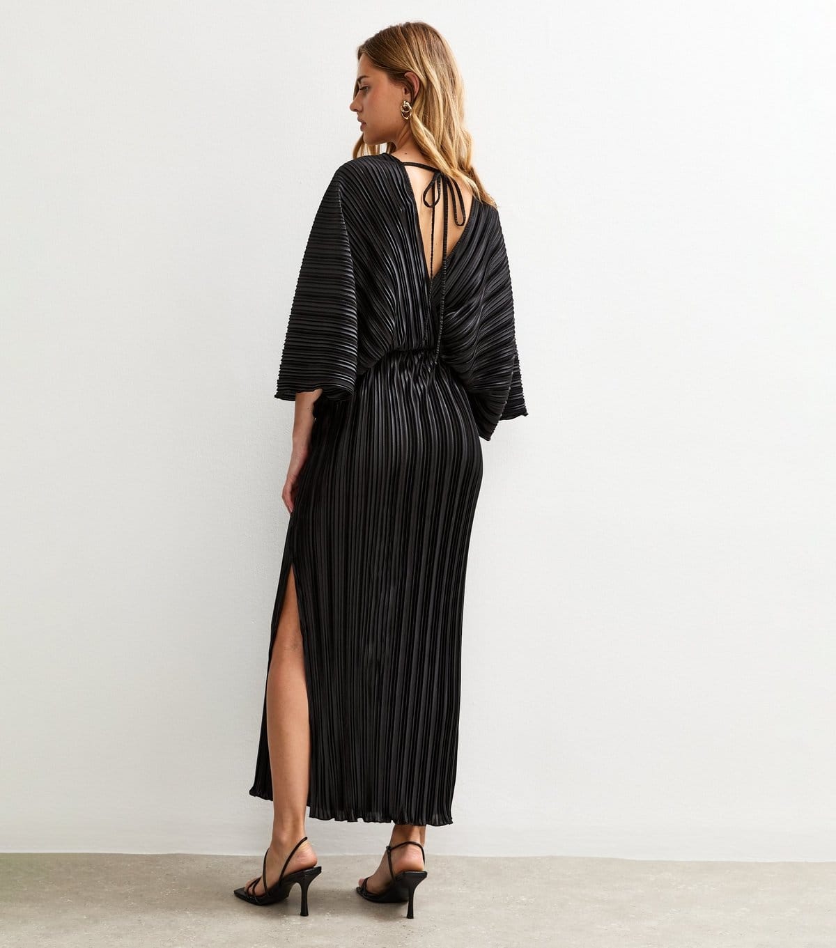 New Look Women's Black Satin Plisse Batwing Sleeve Midi Dress New Look - 4