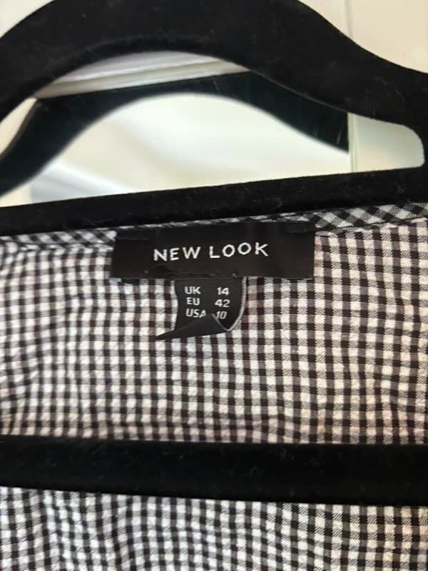 New Look New Look Black & White Gingham Ruched Crop Top (size 14)