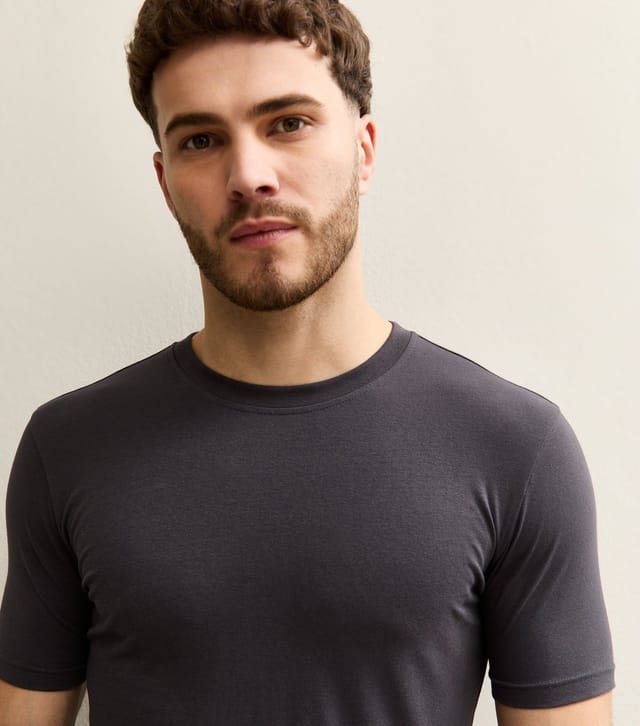 New Look Men's Dark Grey Muscle Fit T-Shirt New Look - 2