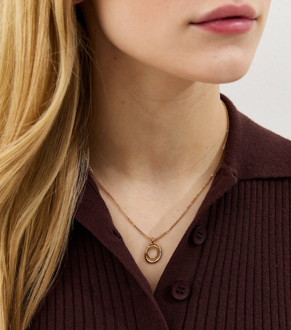 New Look 18ct Gold Plated Swirly Oval Pendant Necklace New Look - 1