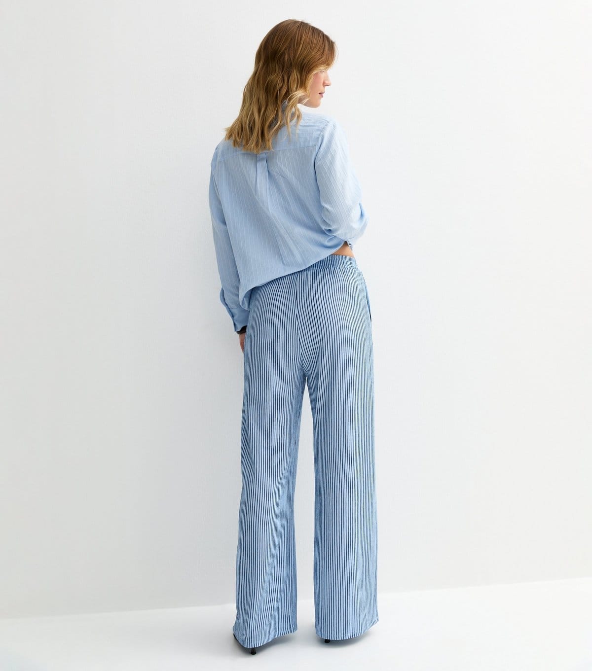 New Look Women's Blue Thin Stripe Crinkle Texture Wide Leg Trousers New Look - 4