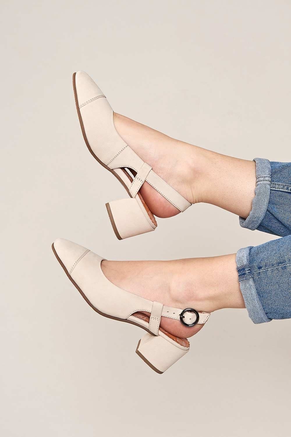 Moshulu Moshulu Women's 'Emiko' Nubuck Slingback Court Heels in Light Beige