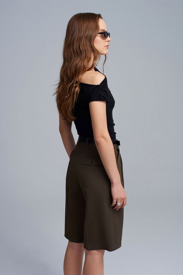 Dilvin Dilvin Women's High-Waist Wide-Leg Tailored Shorts in Olive - 3