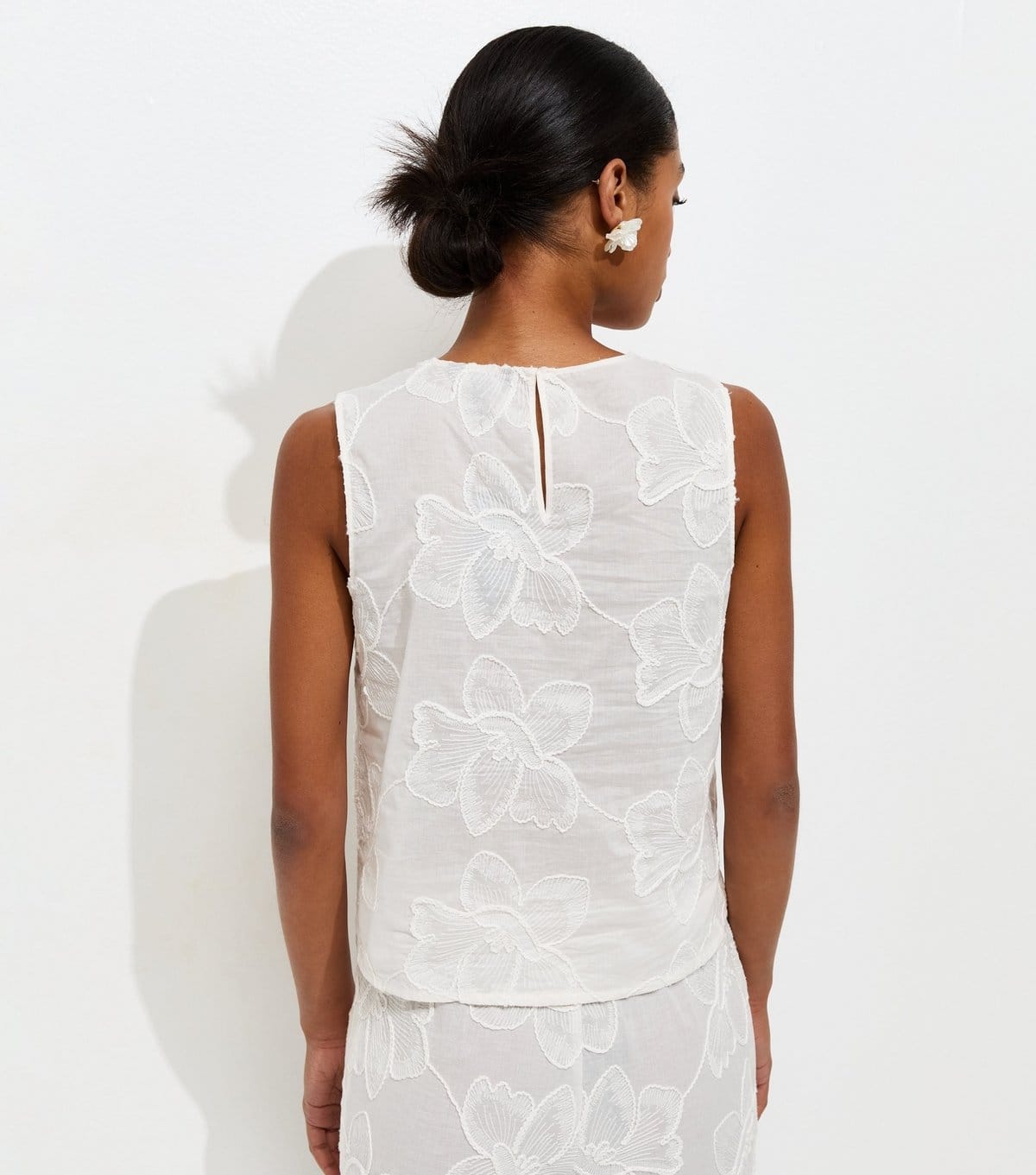 New Look Women's Cream Embroidered Floral Curved Hem Top New Look - 4