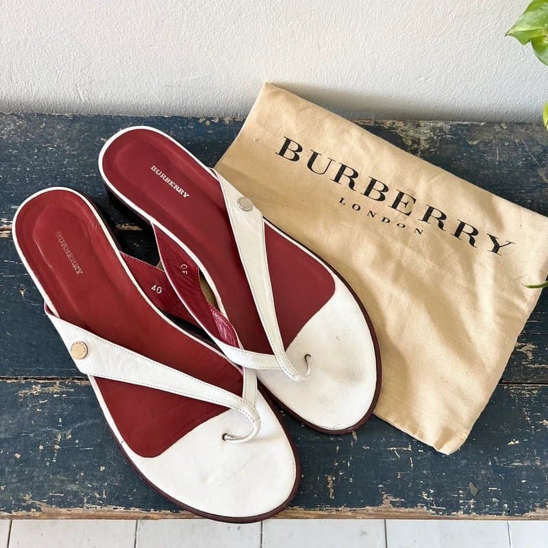 Burberry Vintage Burberry London white and red leather sandals EUR Size 40