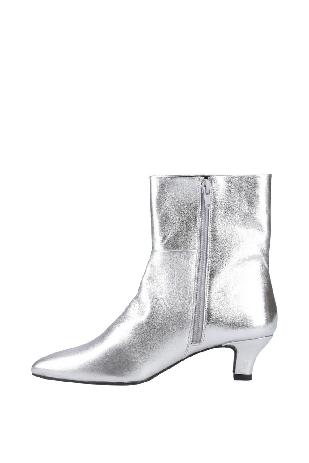 Hush Puppies Hush Puppies Women's Nahla Kitten Heel Boot in Silver - 4