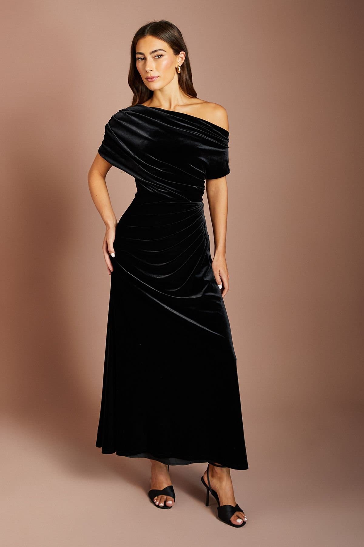 Coast Coast Women's One Shoulder Ruched Detail Velvet Midi Dress in Black