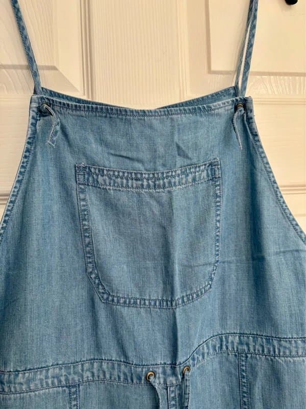 FatFace NEW viral FatFace blue chambray denim shortie dungarees - size 10