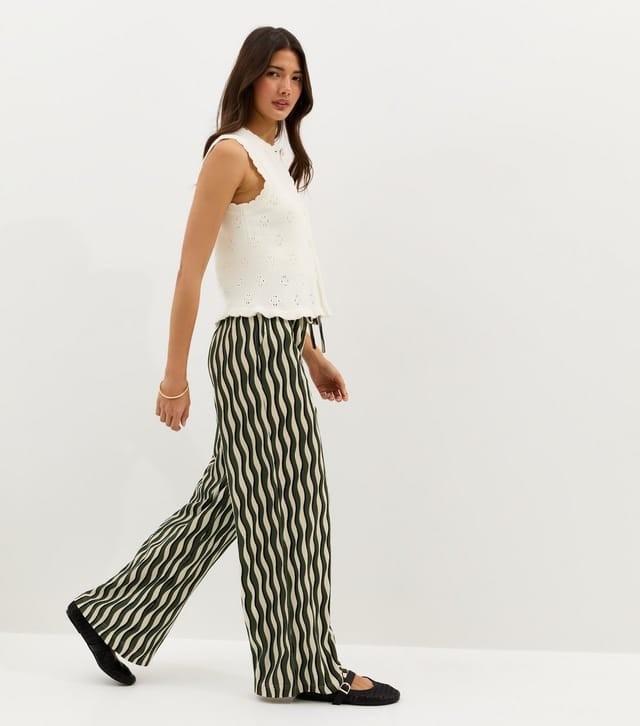 New Look Women's Green Jersey Wave Patterned Wide Leg Trousers New Look - 2