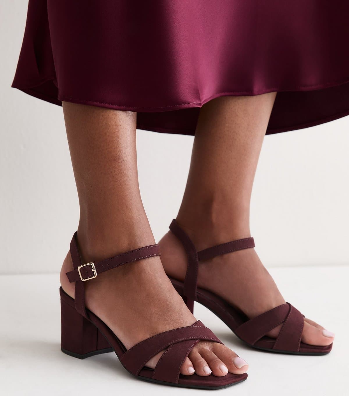 New Look Women's Wide Fit Dark Burgundy Block Heel Cross Strap Sandals Vegan New Look