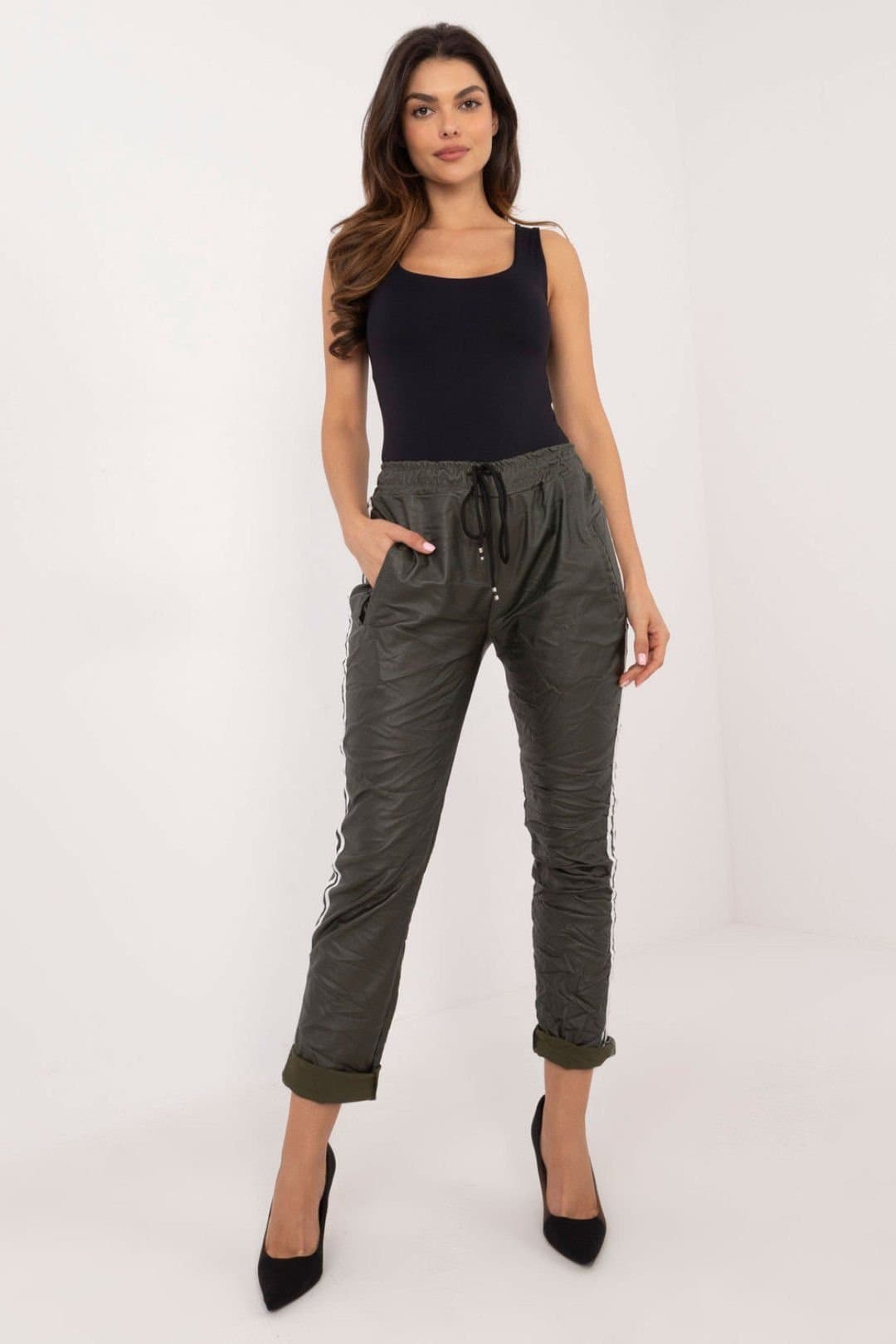 Love Lace Love Lace Women's High Rise Tapered Leatherlook Trousers in Green
