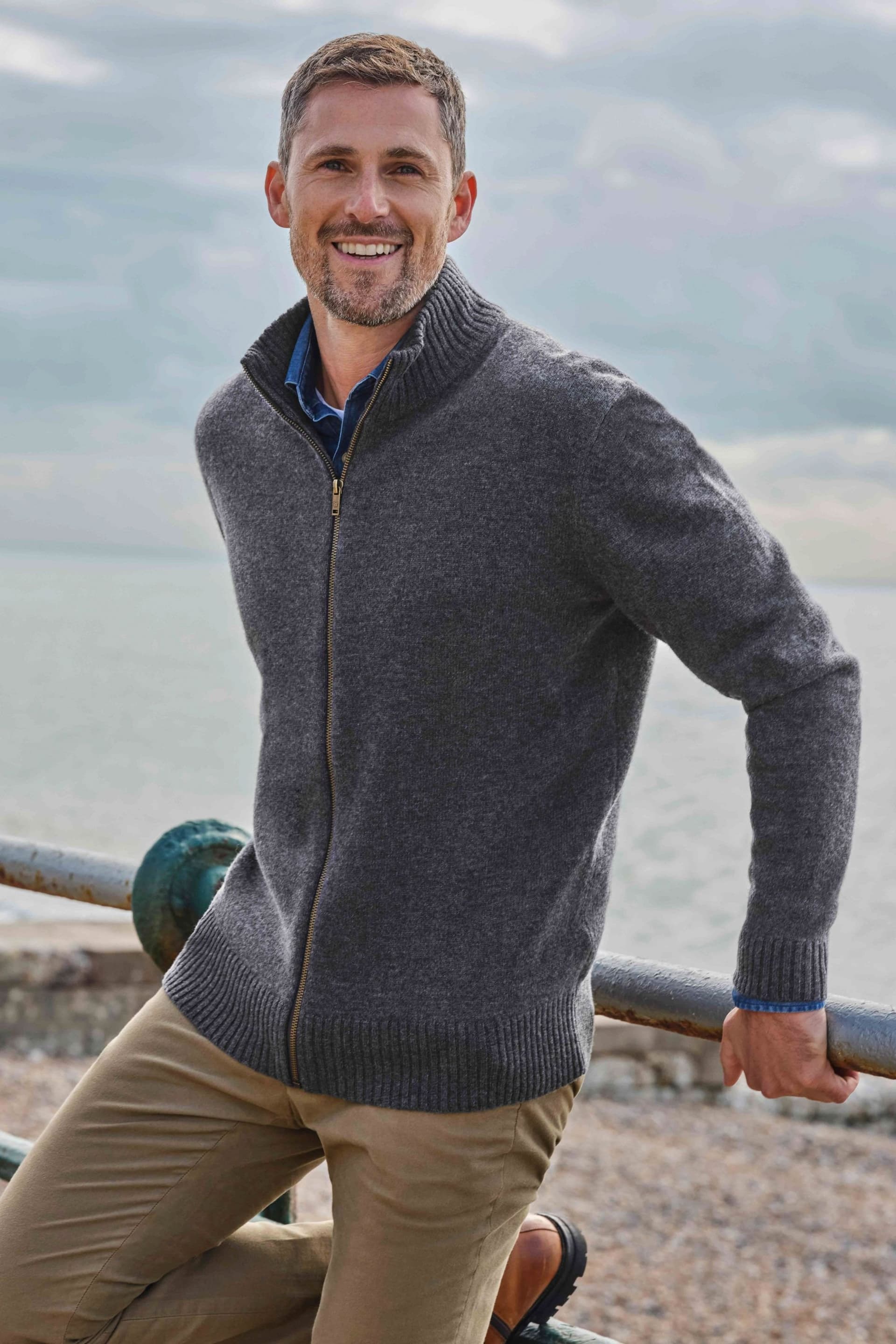 WoolOvers WoolOvers Men's Mens Lambswool Lincoln Zipper Cardigan in Dark Grey