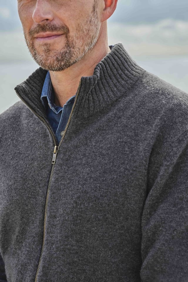 WoolOvers WoolOvers Men's Mens Lambswool Lincoln Zipper Cardigan in Dark Grey - 2