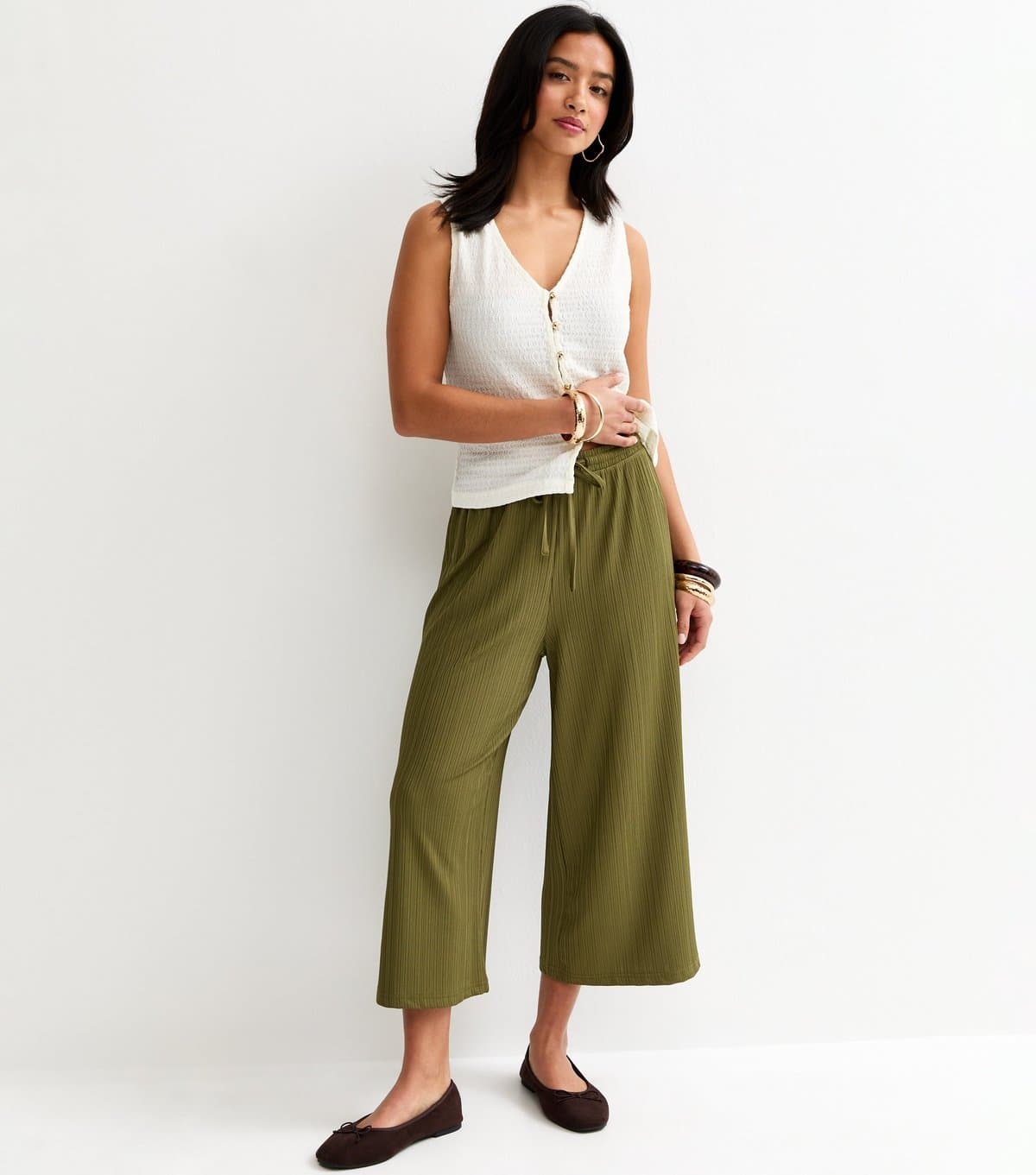 New Look Women's Petite Dark Khaki Crinkled Cropped Wide Leg Trousers New Look