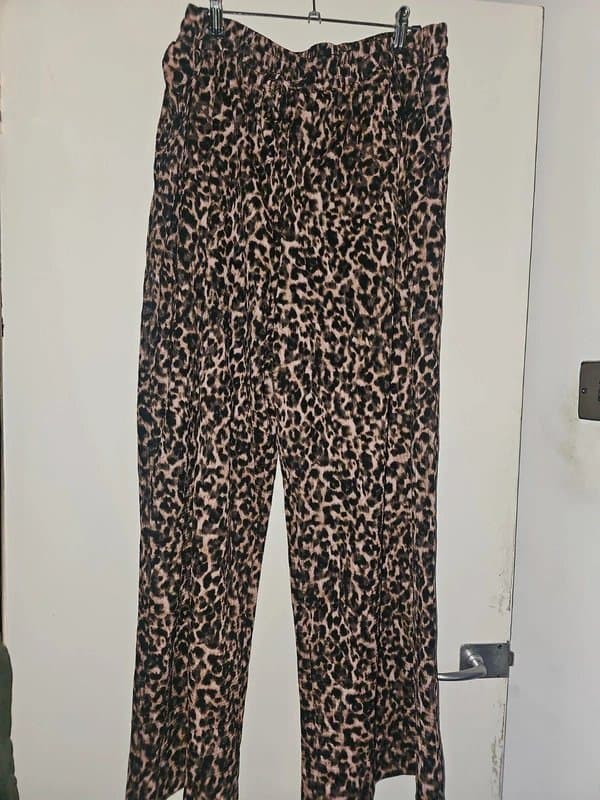 New Look New look size 18 wide leg leopard print trousers