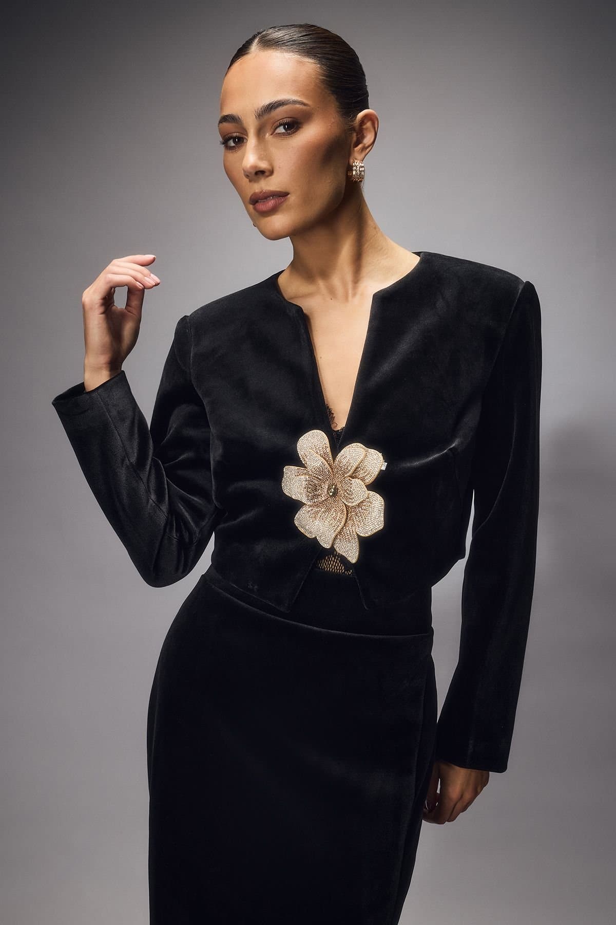 Coast Coast Women's Muse Velvet Cropped Jacket With 3D Floral Detail in Black
