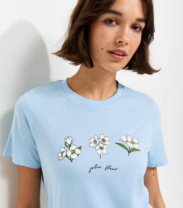 New Look Women's Light Blue Cotton Flower Print T-Shirt New Look - 2