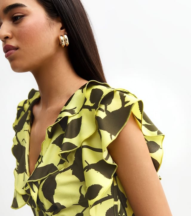 New Look Women's Green Satin Floral print Ruffle Trim Midi Dress New Look - 2