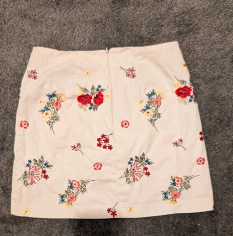 New Look White flowery embroidered short skirt