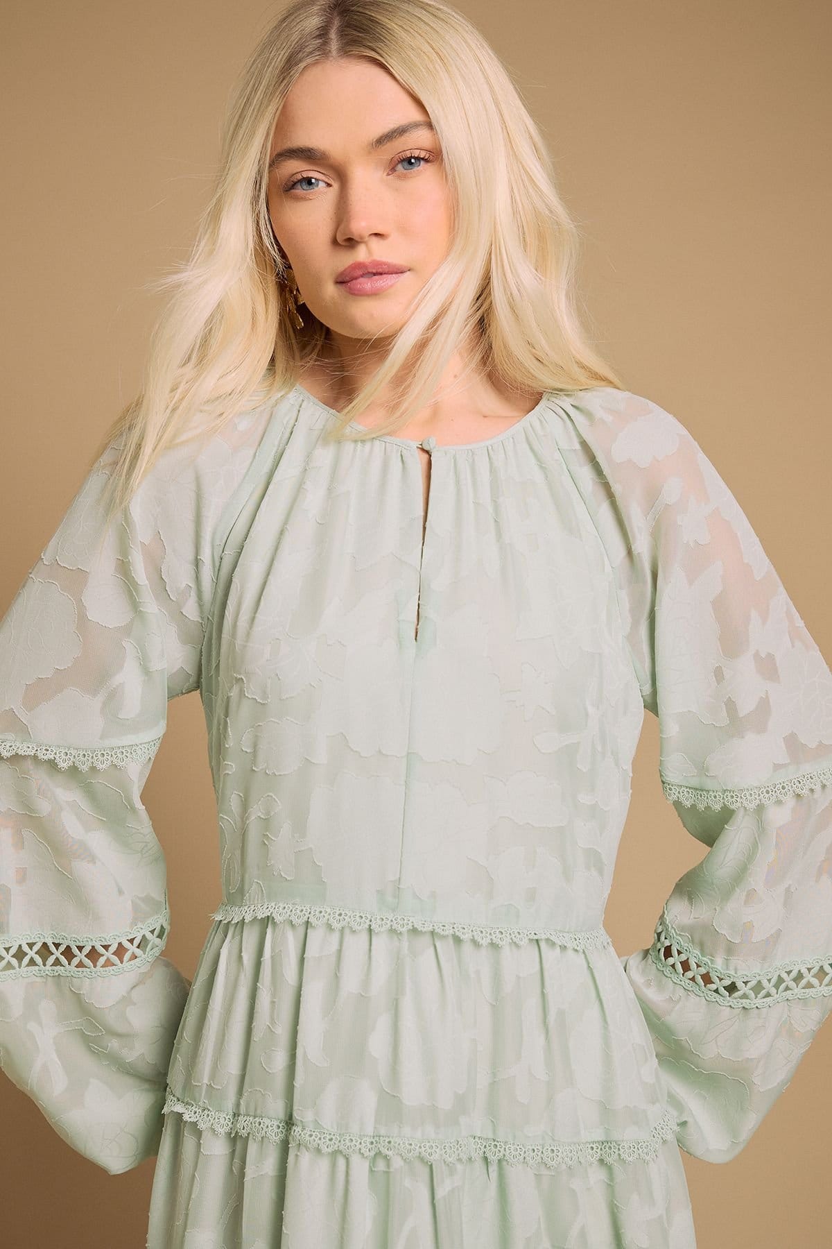 Oasis Oasis Women's Lace Detail Smock Maxi Dress in Green - 4