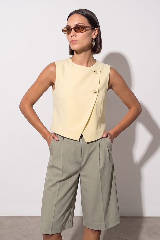 Dilvin Dilvin Women's Crepe Woven Waistcoat in Cream - 2