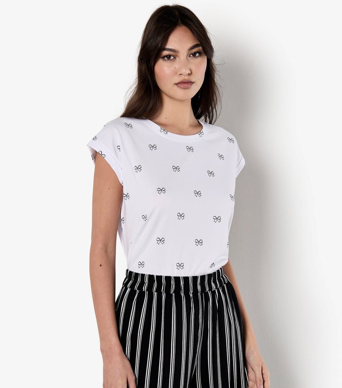 Apricot Women's White Bow Print T-Shirt Apricot New Look