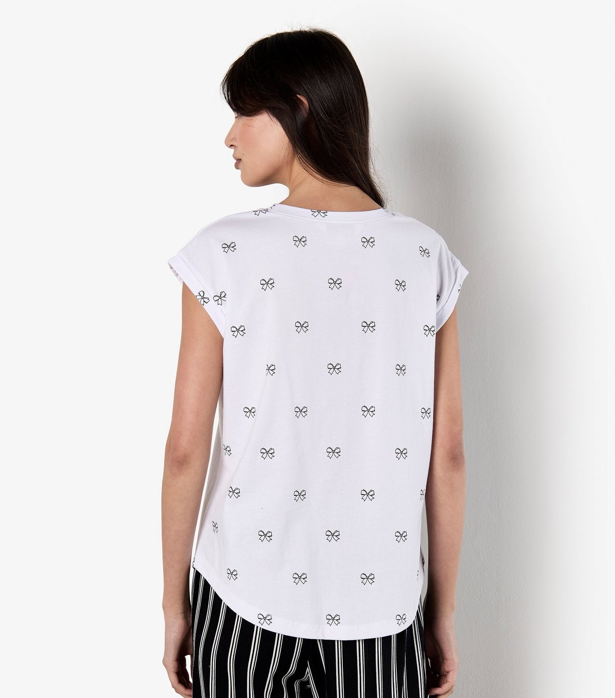 Apricot Women's White Bow Print T-Shirt Apricot New Look - 3
