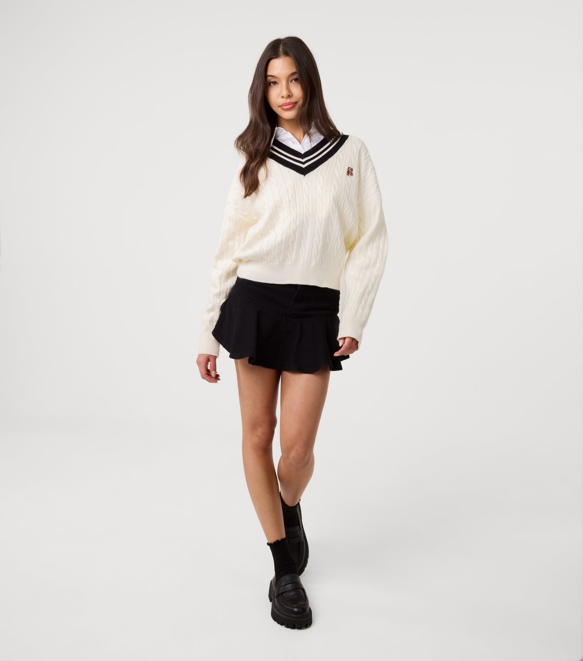 Pink Vanilla Women's White V-Neck Midweight Knit Jumper Pink Vanilla New Look - 2