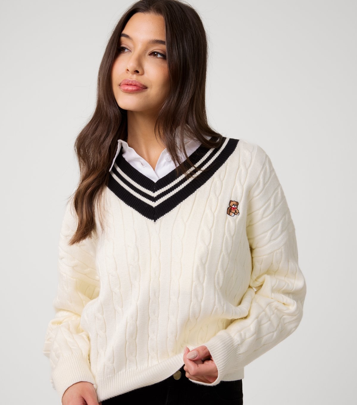 Pink Vanilla Women's White V-Neck Midweight Knit Jumper Pink Vanilla New Look - 3