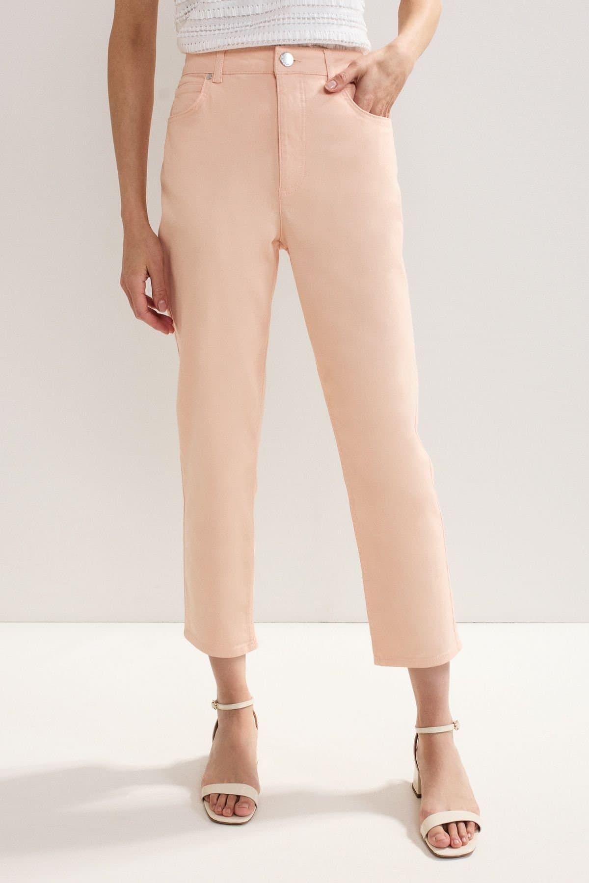 Phase Eight Phase Eight Women's Lindsey Cropped Straight Leg Jean in Pale Pink