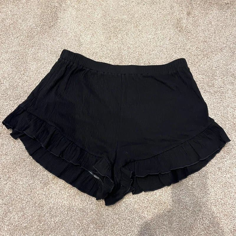 ASOS ASOS Black Textured Frill Hem Shorts  Size 18