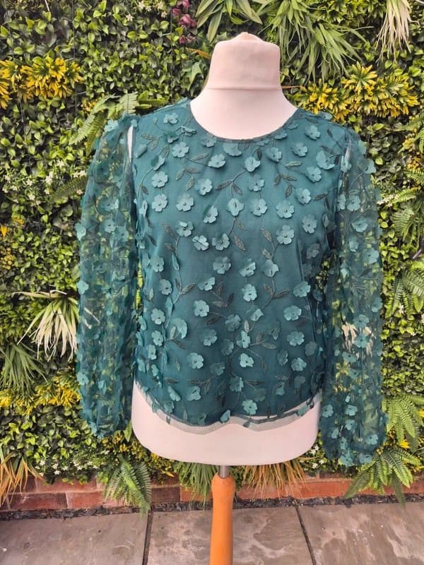 Yumi Yumi 3d applique floral sheer sleeves size 16 forest green
