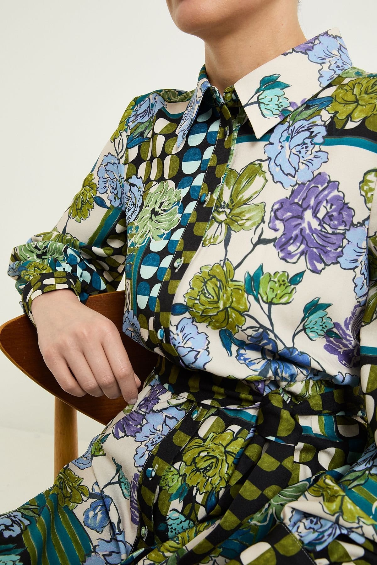 Wallis Wallis Women's Mixed Floral Relaxed Shirt Dress in Black - 4