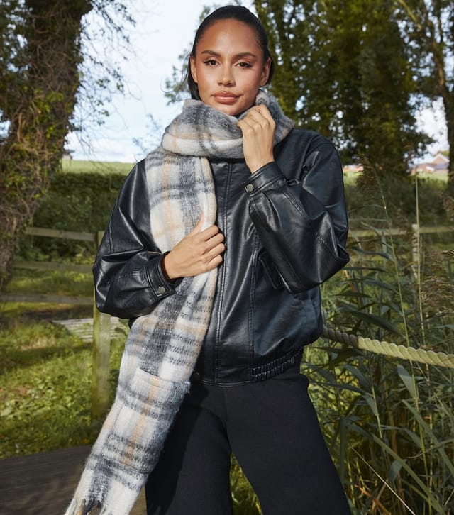 South Beach Cream Checked Pocket Scarf South Beach New Look - 3