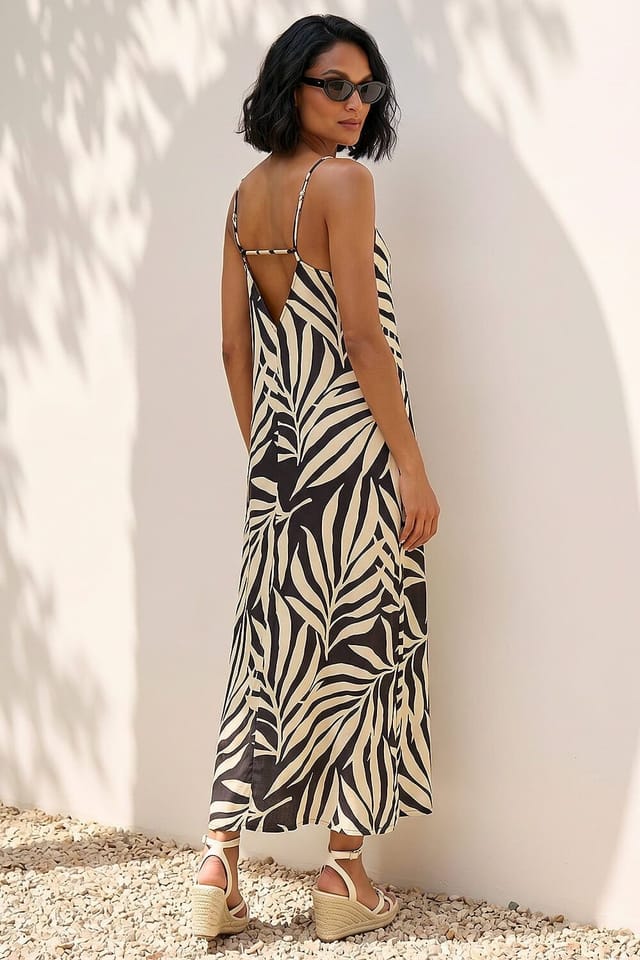 Dusk Dusk Women's Mono Leaf Print Maxi Dress in Black - 2
