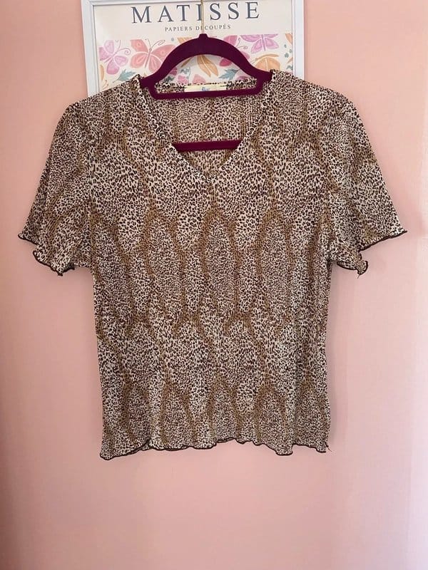 Klass. vintage 90s / early y2k plisse leopard print top | lettuce hem, petite length | coquette, boho - 1