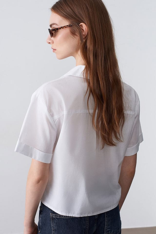 Dilvin Dilvin Women's Cotton Poplin Crop Shirt in White - 2