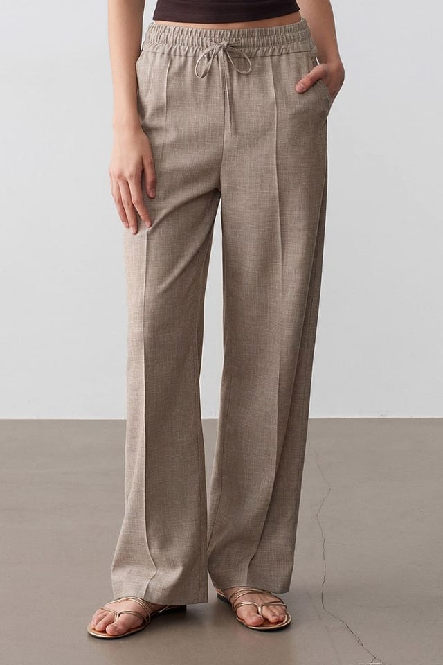 Dilvin Dilvin Women's Wide-Leg Poplin Lounge Trousers in Medium Beige - 3