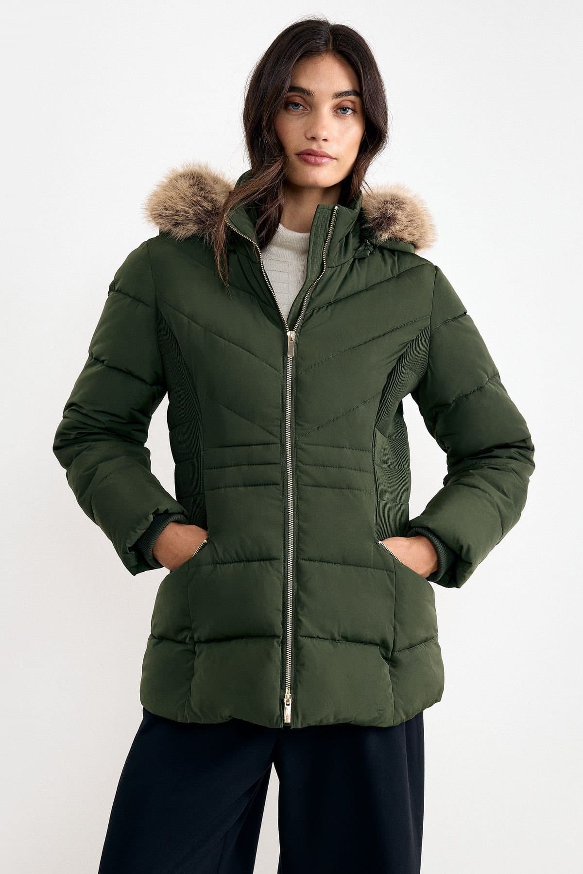 Phase Eight Phase Eight Women's Amber Short Puffer Jacket in Bottle Green