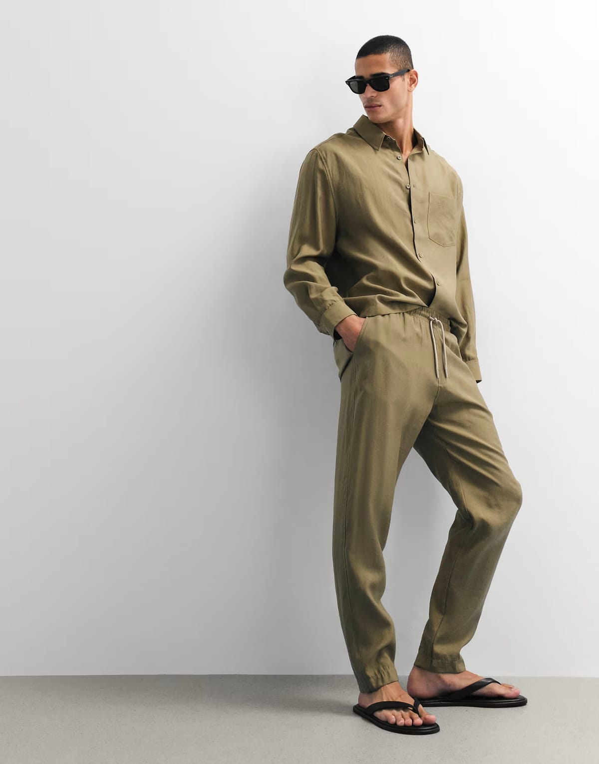 ASOS ASOS DESIGN co-ord relaxed tapered trousers in khaki - 1