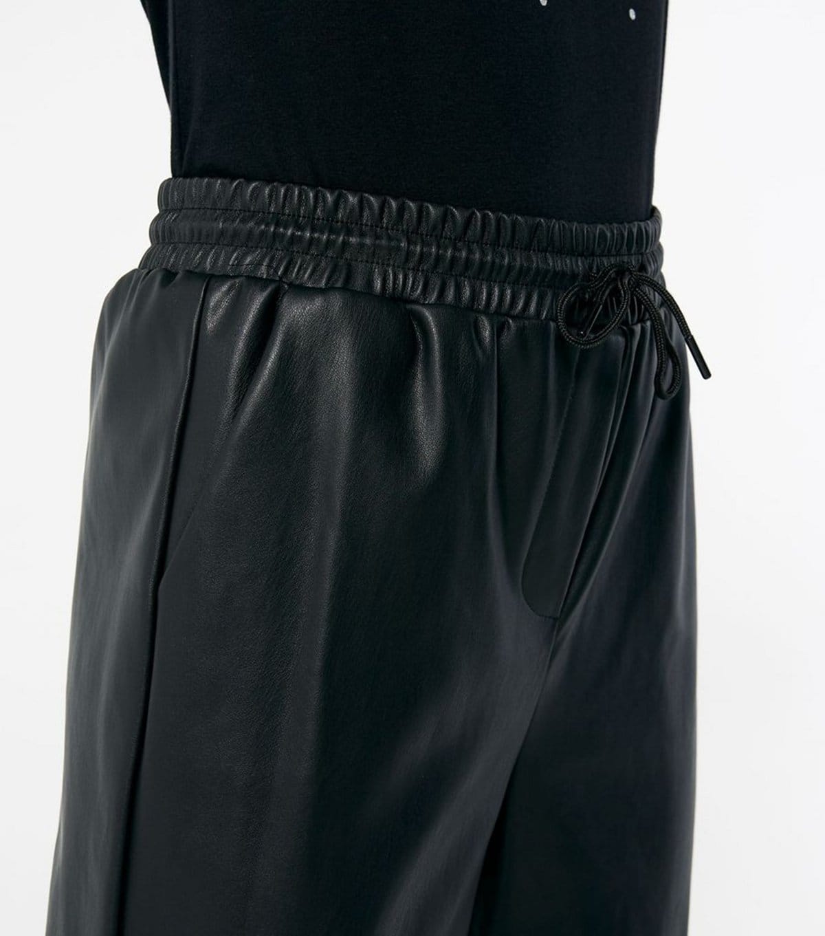 New Look Women's Black Leather-Look Cuffed Joggers New Look - 4