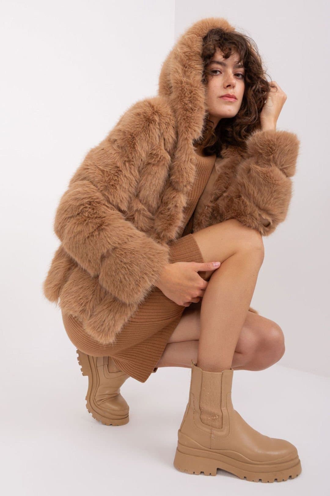 Love Lace Love Lace Women's Elegant Hooded Fur Jacket for Cold Days in Brown