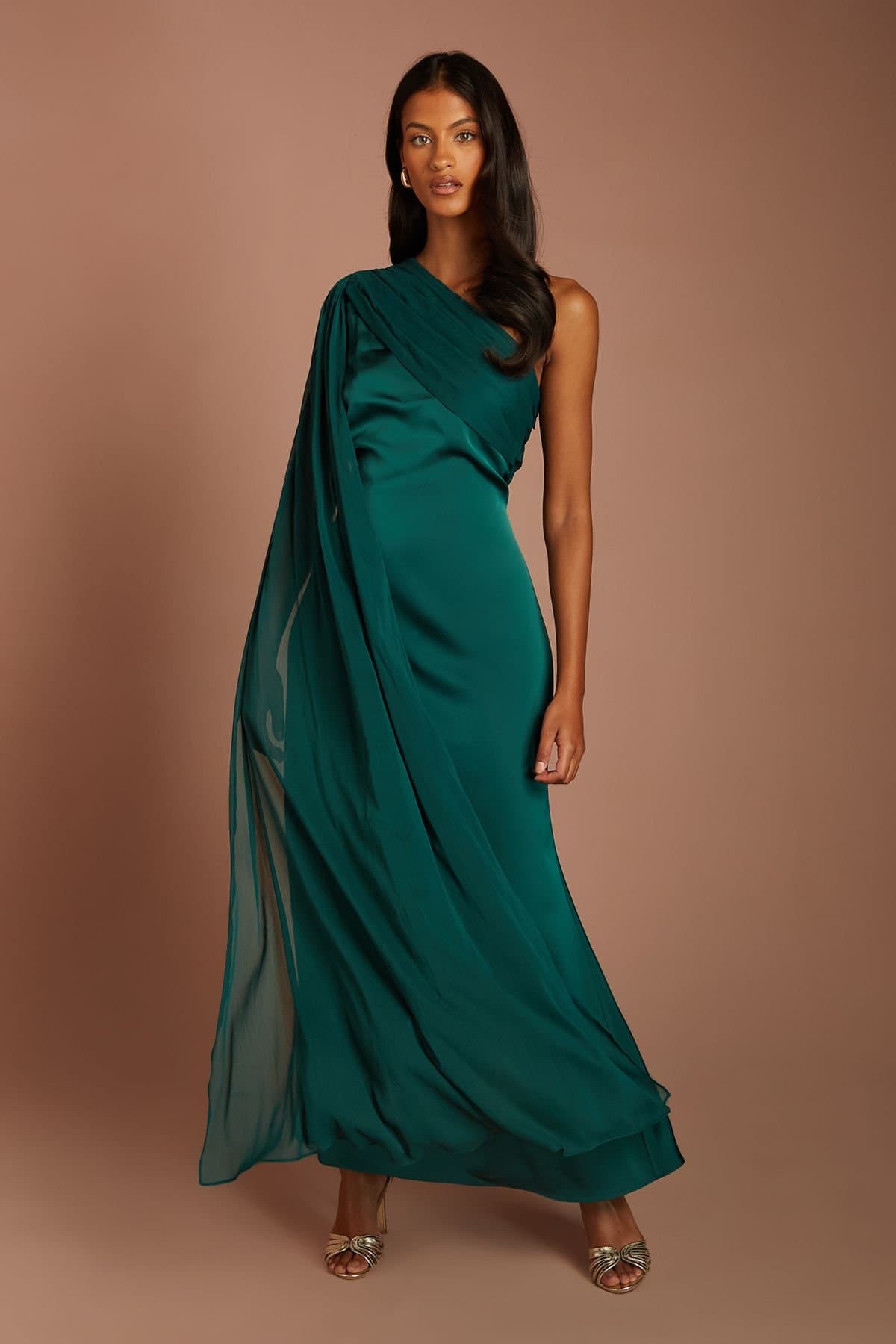 Coast Coast Women's Petite Satin One Shoulder Chiffon Drape Maxi Dress in Emerald