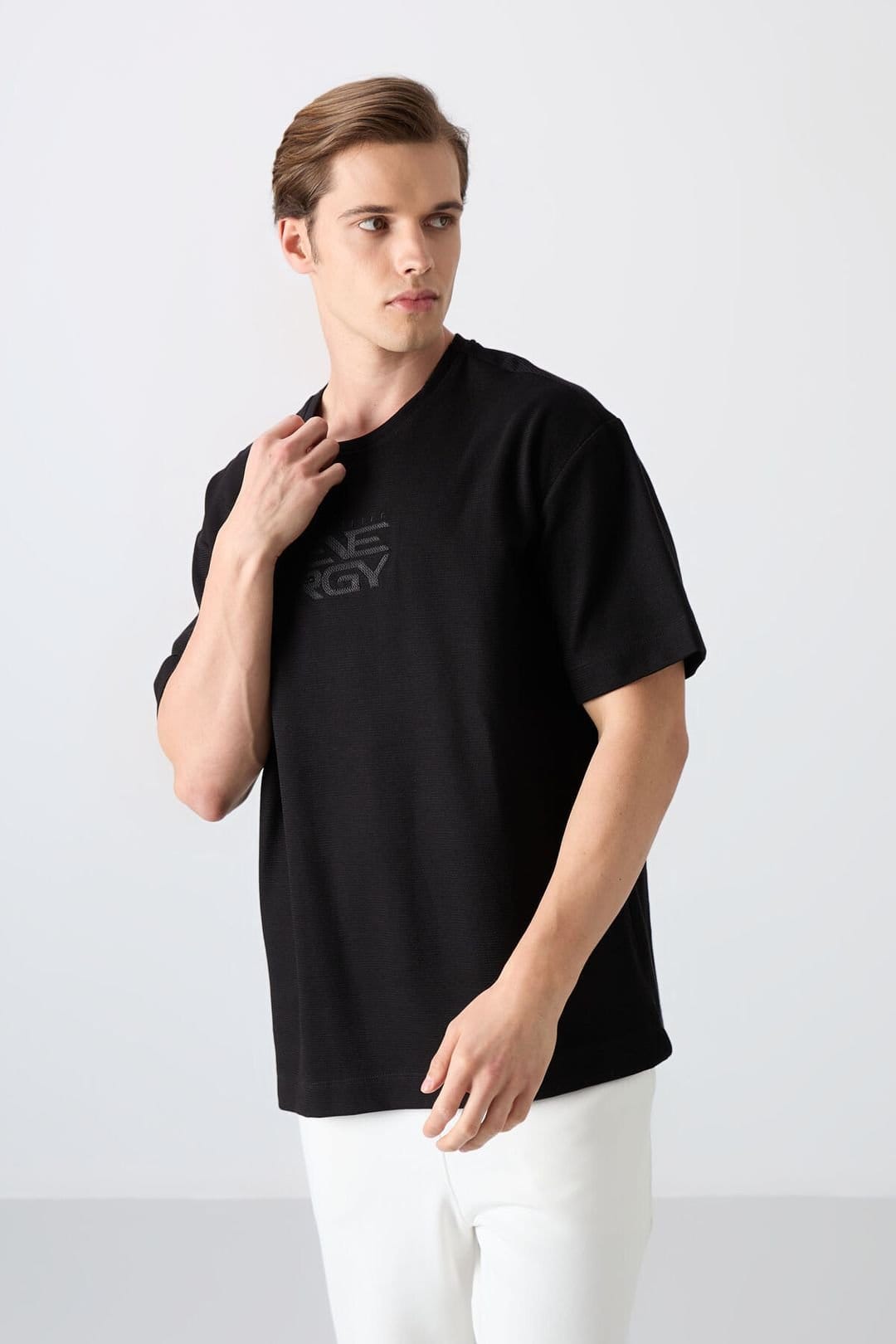 Tommy Life Tommy Life Men's Oversized Logo Embroidered Cotton-Blend T-Shirt in Black - 4