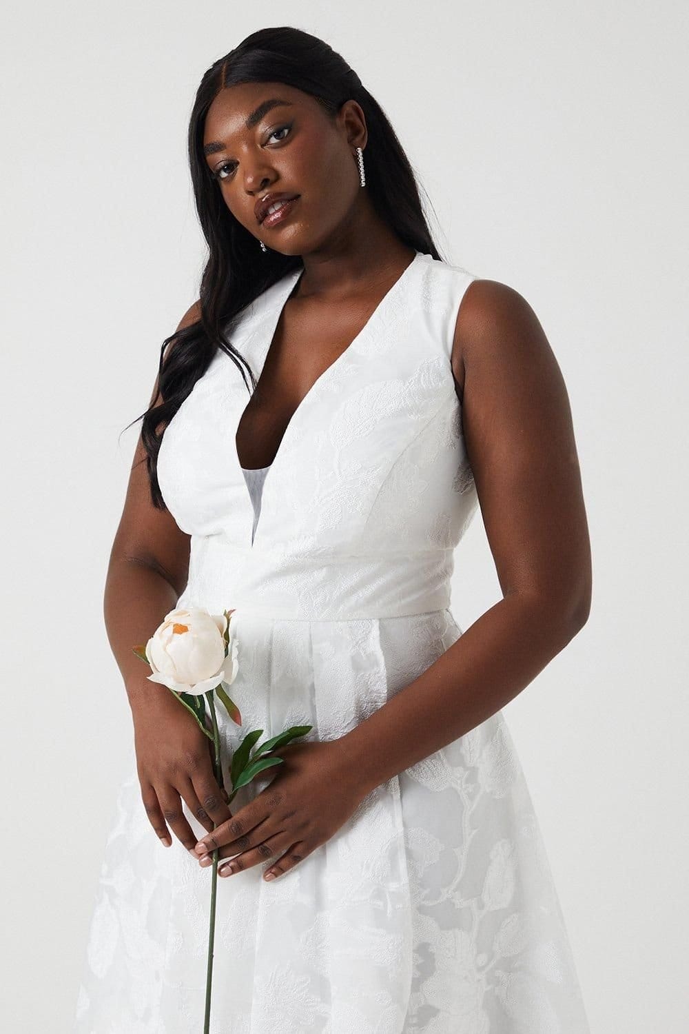 Coast Coast Women's Plus Size Plunge Neck Waterfall Organza Jacquard Maxi Wedding Dress in Ivory - 4