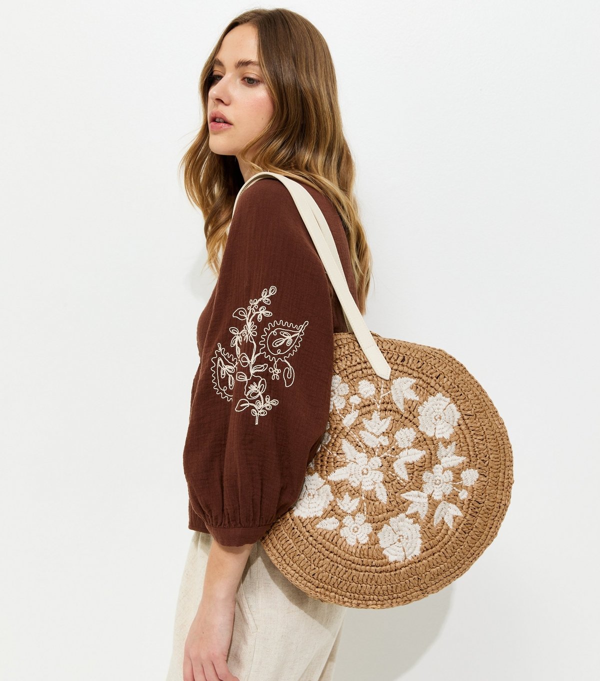 New Look Stone Floral Embroidered Woven Raffia Circular Bag New Look - 2
