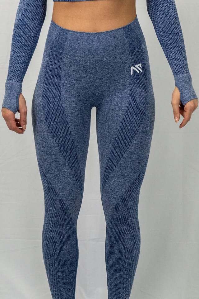 Animus Animus Women's Active Seamless Crop Top Set in Navy - 2