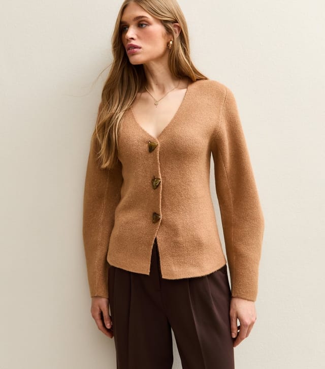 New Look Women's Camel V- Neck Heavyweight Knit Cardigan New Look - 2
