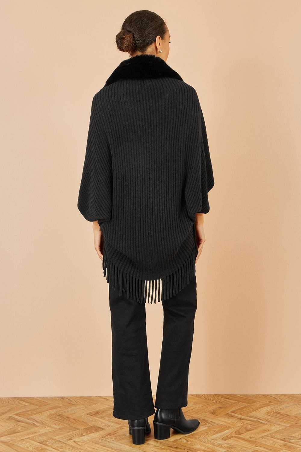 Yumi Yumi Women's Black Fur Collar Shrug With Tassel Hem - 4